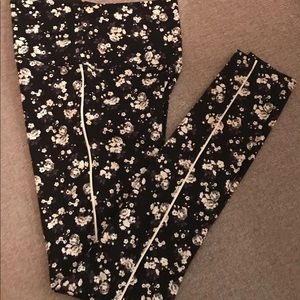 Victoria’s Secret Pink floral leggings size M